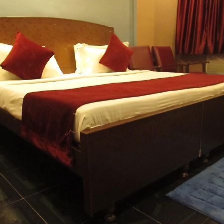 Diamond Hotel Daman Exterior photo