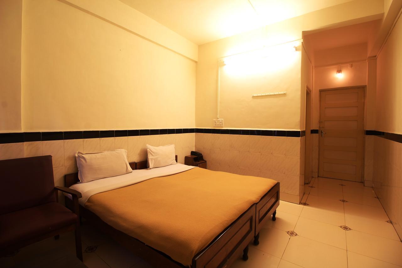 Diamond Hotel Daman Exterior photo